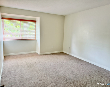 102 Brookwood Drive - Photo Thumbnail 8
