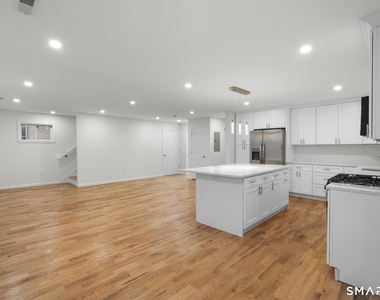 131 Columbia Street - Photo Thumbnail 6