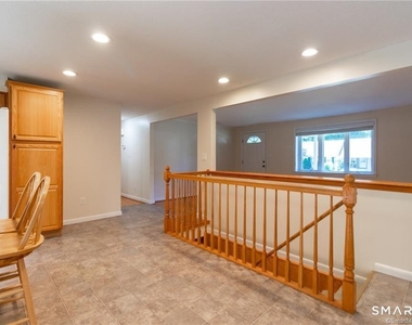 10 Tanglewood Road - Photo Thumbnail 6