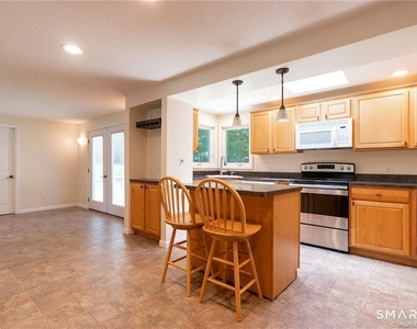 10 Tanglewood Road - Photo Thumbnail 13