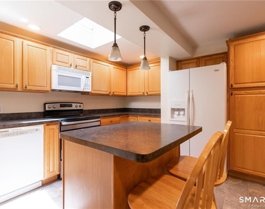 10 Tanglewood Road - Photo Thumbnail 14