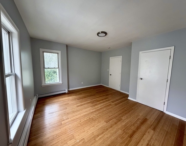 52 Clinton Avenue - Photo Thumbnail 6