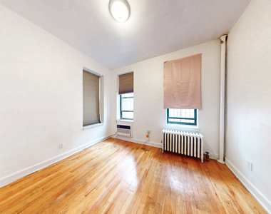500 East 76th Street - Photo Thumbnail 2