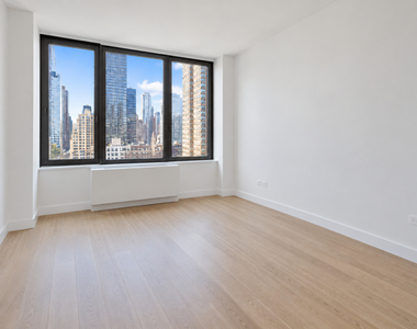 525 West 49th Street - Photo Thumbnail 3
