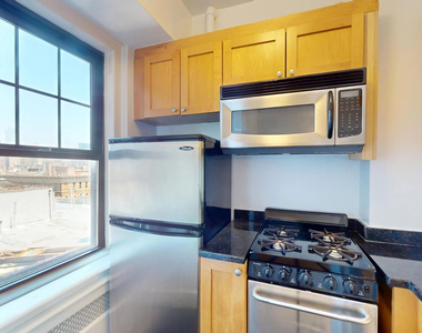 95 Christopher Street - Photo Thumbnail 3