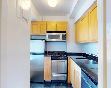 95 Christopher Street - Photo Thumbnail 4