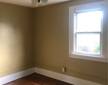 938 Post Avenue - Photo Thumbnail 5