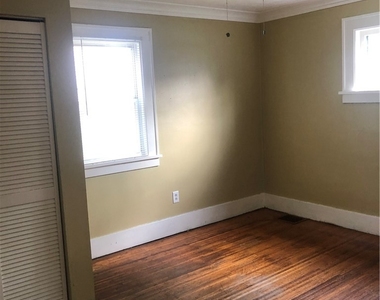 938 Post Avenue - Photo Thumbnail 9