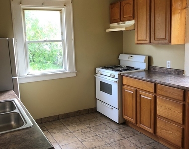 938 Post Avenue - Photo Thumbnail 2