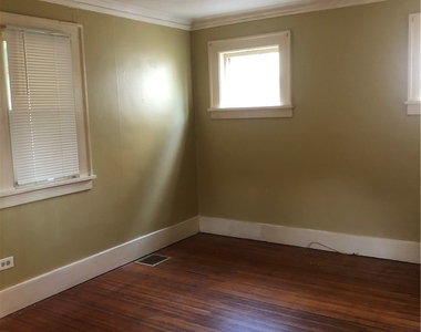 938 Post Avenue - Photo Thumbnail 8