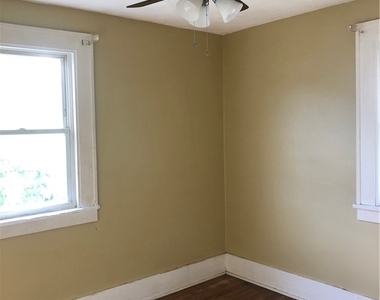 938 Post Avenue - Photo Thumbnail 4
