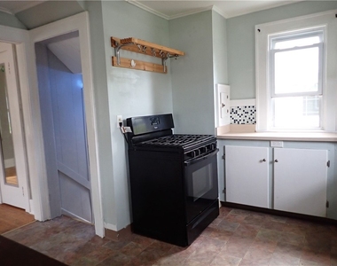 122 Holcroft Road - Photo Thumbnail 4