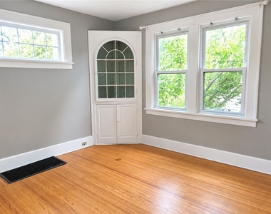 122 Holcroft Road - Photo Thumbnail 5