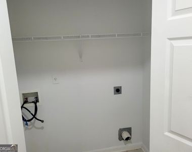 2360 Pettit Drive Ne - Photo Thumbnail 21
