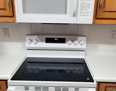 2360 Pettit Drive Ne - Photo Thumbnail 8