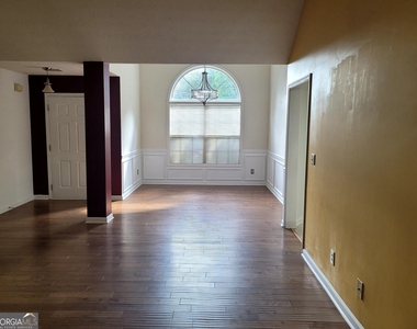2360 Pettit Drive Ne - Photo Thumbnail 4