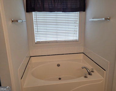 2360 Pettit Drive Ne - Photo Thumbnail 15