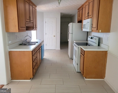 2360 Pettit Drive Ne - Photo Thumbnail 7