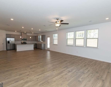 1705 Wellston Drive - Photo Thumbnail 10