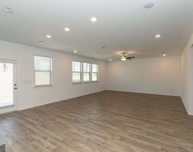 1705 Wellston Drive - Photo Thumbnail 11