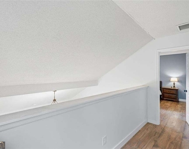 1098 Creatwood Place Se - Photo Thumbnail 16