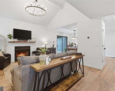 1098 Creatwood Place Se - Photo Thumbnail 5