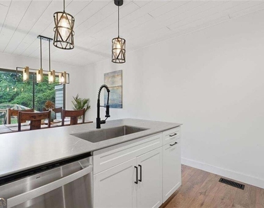 1098 Creatwood Place Se - Photo Thumbnail 10