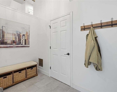 1098 Creatwood Place Se - Photo Thumbnail 4