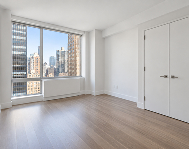 240 East 39th Street - Photo Thumbnail 3