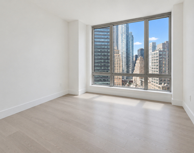 450 West 42nd Street - Photo Thumbnail 2