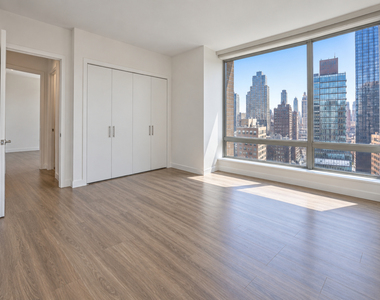 200 West 26th Street - Photo Thumbnail 3