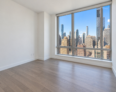 240 East 39th Street - Photo Thumbnail 2
