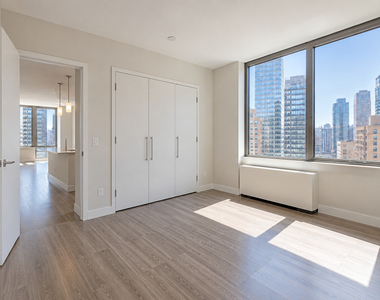 160 East 48th Street - Photo Thumbnail 1