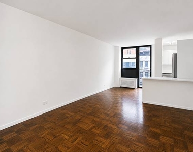 165 East 35th Street - Photo Thumbnail 1