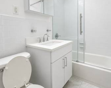 165 East 35th Street - Photo Thumbnail 4