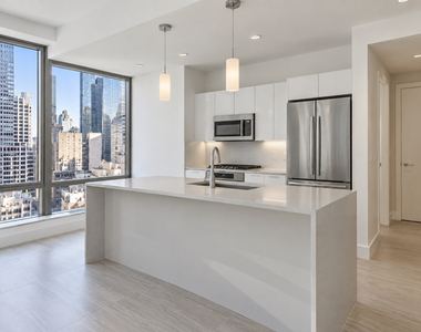 320 East 46th Street - Photo Thumbnail 2