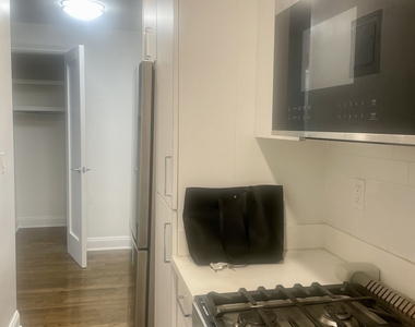 East 56th Street - Photo Thumbnail 10