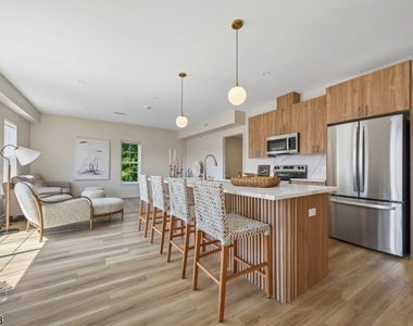 1815 Front St - Photo Thumbnail 9
