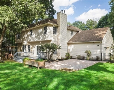30 Carriage House Rd - Photo Thumbnail 18