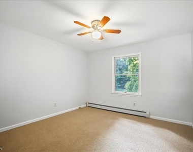30 Carriage House Rd - Photo Thumbnail 12