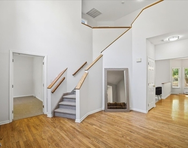 30 Carriage House Rd - Photo Thumbnail 2