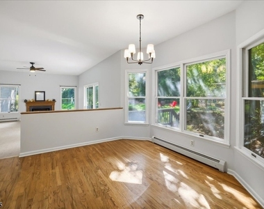 30 Carriage House Rd - Photo Thumbnail 8