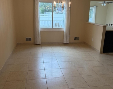 413 Earl Drive - Photo Thumbnail 3