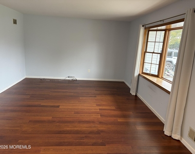 413 Earl Drive - Photo Thumbnail 2