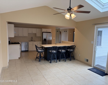 413 Earl Drive - Photo Thumbnail 6
