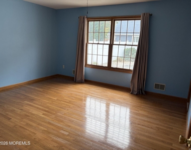 413 Earl Drive - Photo Thumbnail 9