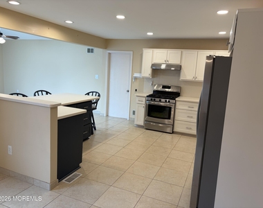 413 Earl Drive - Photo Thumbnail 5