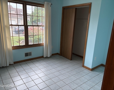 413 Earl Drive - Photo Thumbnail 12