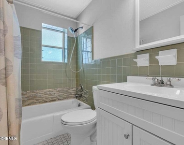 455 Ocean Boulevard - Photo Thumbnail 6