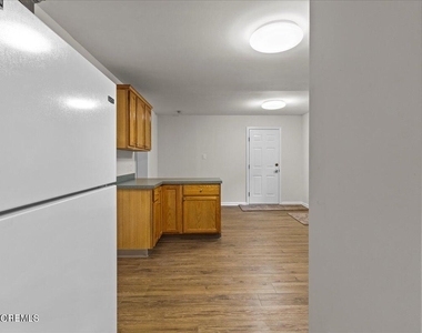 415 Dover Road - Photo Thumbnail 9